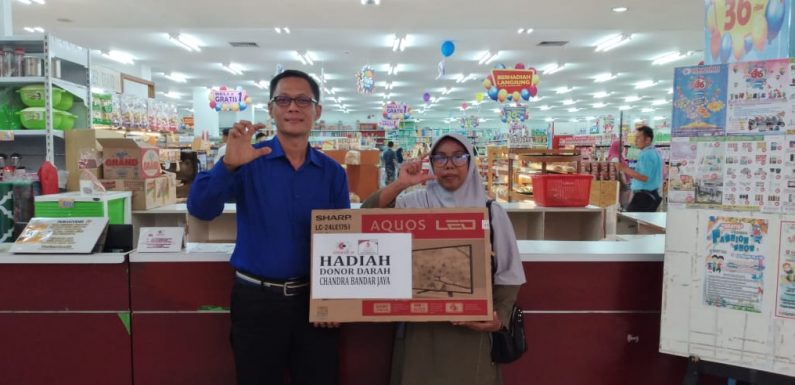 Ikut Donor Darah Di Chandra Bandarjaya, Pengunjung Dapat Doorprize