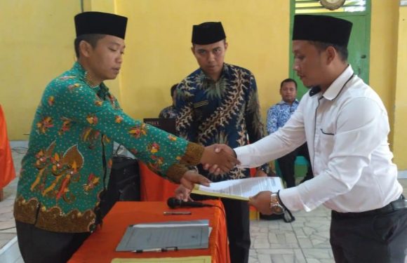 Panwascam Seputihsurabaya Lantik Panitia PKD sekaligus Bimtek