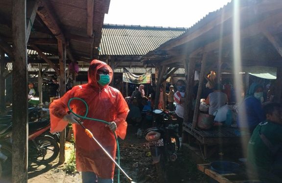 Peduli Pencegahan Covid-19, Kadek Joko Apresisi Pedagang Pasar Bangunrejo