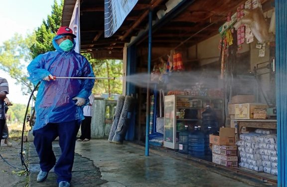 Kembali PDI-P Lamteng Semprot Disinfektan di BangunRejo