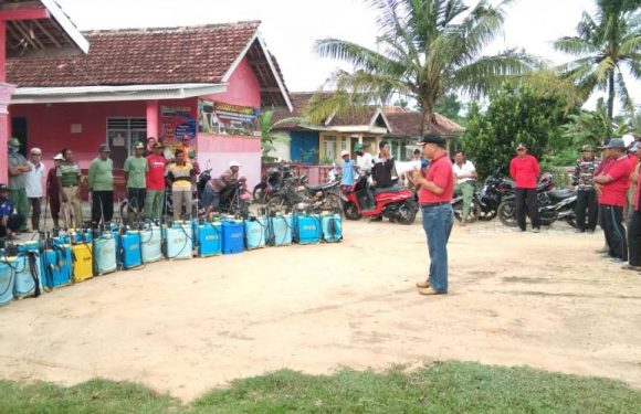 Antisipasi Covid-19 di Srikencono, Semprotkan Desinfektan di Tempat Umum