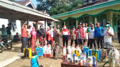 Kesekian Kali Kakam Totokaton dan Camat Punggur Semprot Disinfektan