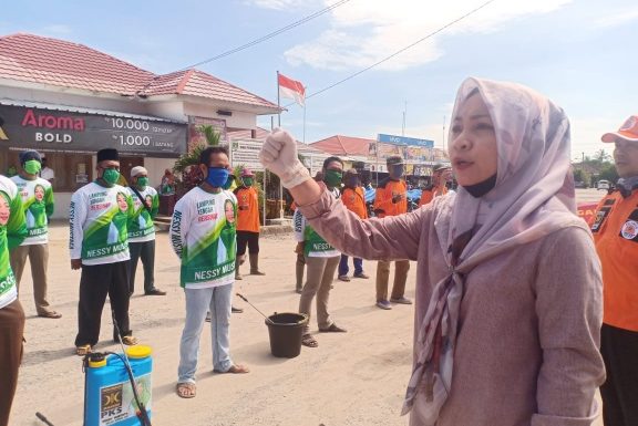Nessy Mustafa Kukuhkan Relawan Bersinar Pencegahan Covid-19 di Seputihmataram