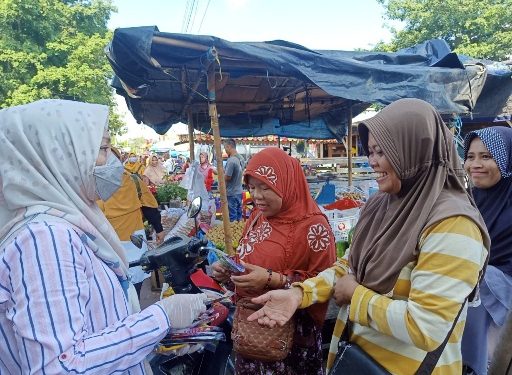 Warga Bandaragung Senang Terima Masker dan Hand Sanitizer Gratis dari Nessy Mustafa