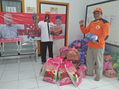 DPD PKS Lamteng Bagikan Sembako untuk Masyarakat Terdampak Covid-19