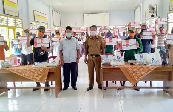 Surajaya Bagikan 4.000 Paket Sembako dan Masker saat Reses di Wilayah Lamteng