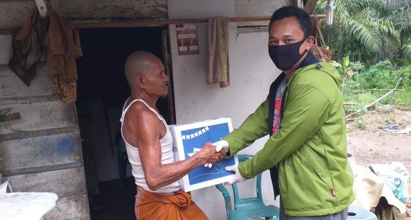 Peduli Warga Terdampak Covid-19, Tunas Toyota Bandarjaya Bagikan 210 Paket Sembako
