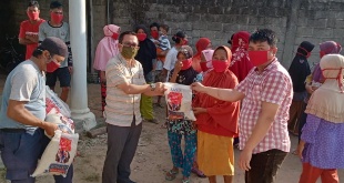 Bantu Warga Tak Mampu, Relawan Loekman Djoyosoemarto Bagikan Beras