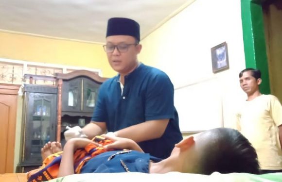 Turun Langsung, Ardito Wijaya Layani Khitan Masal di Mujirahayu