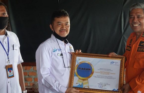 SP Online 2020 Lamteng Capai Angka 34 Persen, Bupati Loekman Diganjar Penghargaan BPS