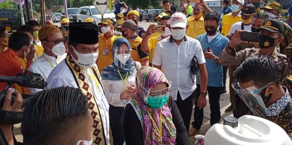 Diantar Ratusan Pendukung, Musa-Dito Daftar ke KPU Lamteng