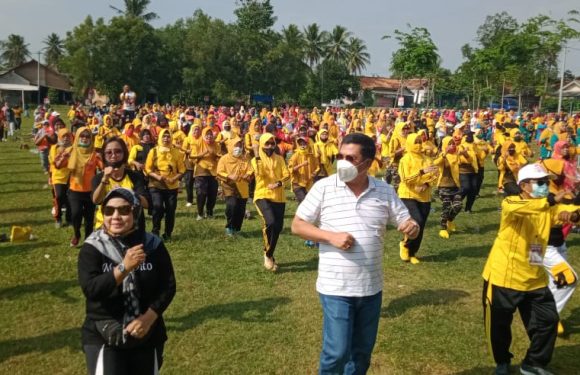 Ribuan Masyarakat Senam Berjaya di Lapangan Poncowarno
