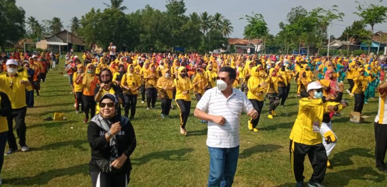 Ribuan Masyarakat Senam Berjaya di Lapangan Poncowarno