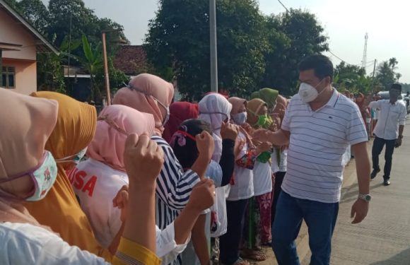 Pernah Berjasa, Ratusan Warga Kampung Mekarjaya Antusias Sambut Musa Ahmad