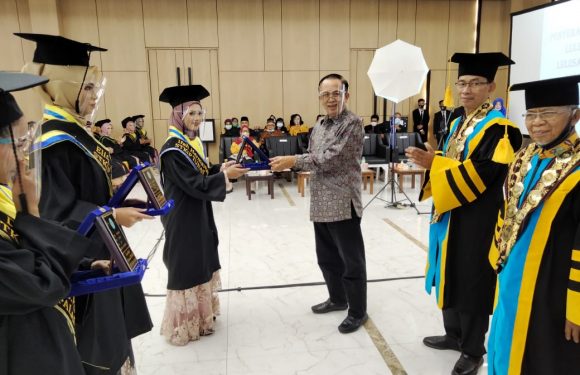 STKIP Tunas Palapa Lampung Tengah  Wisuda Perdana 390 Mahasiswa