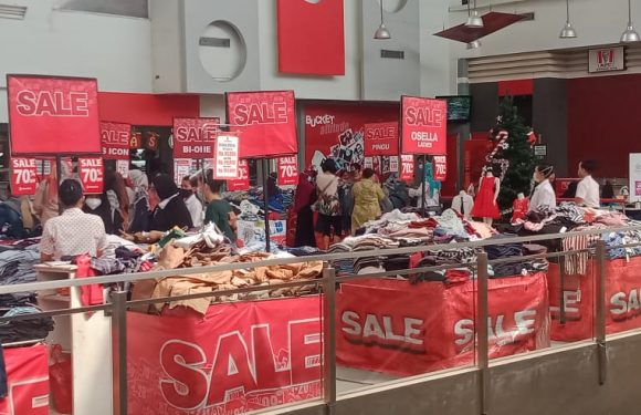 Warga Lamteng Buru Diskon Spektakuler Nataru di Chandra Bandarjaya