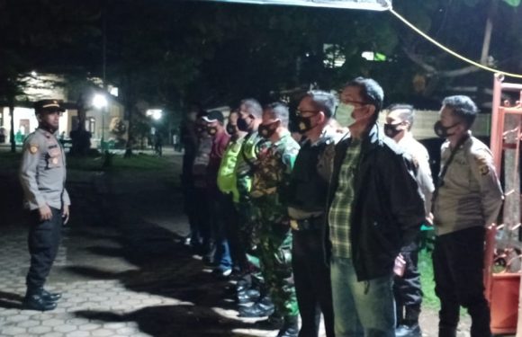 Dipimpin Langsung Oleh Kapolsek, Jajaran Personil Polsek Punggur Jaga Ketat Missa Malam Natal