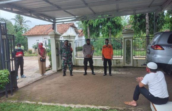 Tim Gustu Covid-19 Kampung Notoharjo Beri Bantuan Sembako