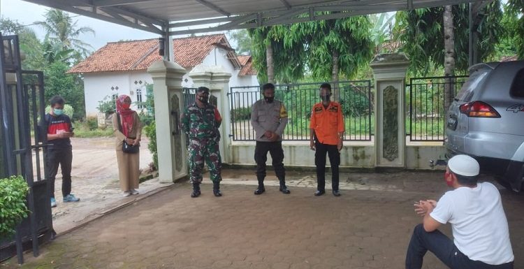 Tim Gustu Covid-19 Kampung Notoharjo Beri Bantuan Sembako