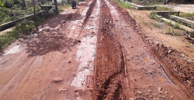 Warga Pajarmataram Harapkan Perbaikan Jalan