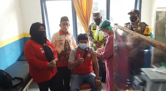 Terima Vaksin Perdana di Putrarumbia, Begini Pesan Wayan Subagiyo