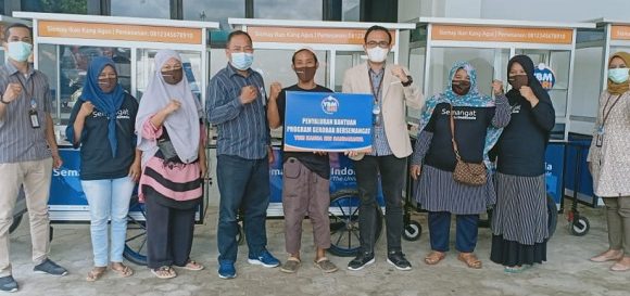 Peduli Warga Tak Mampu, YBM BRI Kanca Bandarjaya Salurkan Bantuan Gerobak dan Modal Usaha