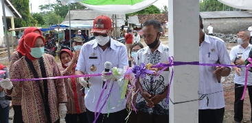 Bupati Loekman Resmikan Pasar KWT Binakarya Buana