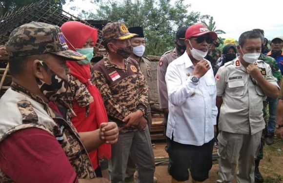 Bupati Loekman Kunjungi Warga Korban Puting Beliung di Terusannunyai