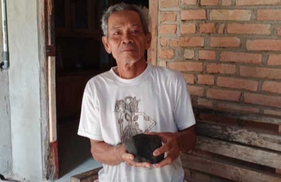 Batu Meteor yang Jatuh di Sawah Mbah Sukirno Mengandung Fe, Magnesium dan Silka