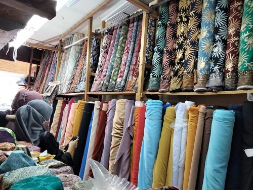Kain Brokat Akar Paling Domain Dicari Pengunjung Di Toko Baru