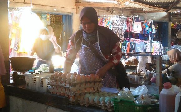 Jelang Ramadhan Harga Telur di Pasar Simpangagung Naik