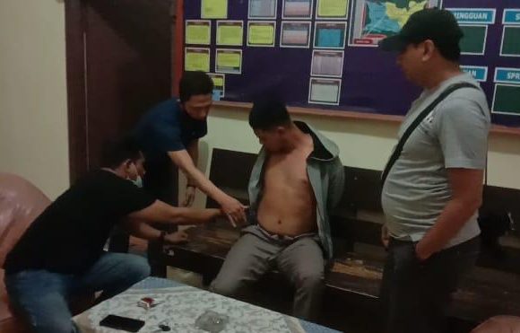 Kedapatan Bawa Sabu, Ditangkap Polsek Seputihsurabaya saat Patroli