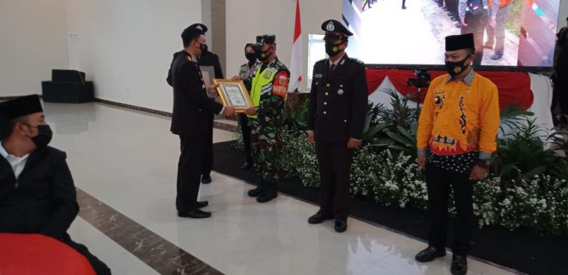 Liman Benawi Peringkat 3 Lomba PPKM-BM, Terima Piagam Penghargaan dari Kapolda Lampung