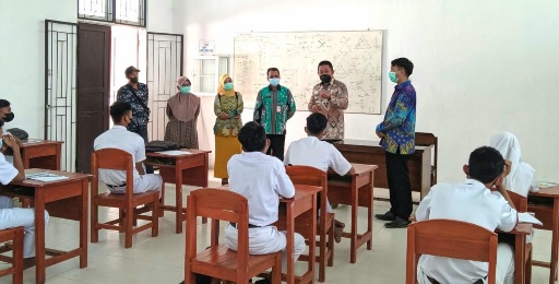 Pantau PTM, Ricky Augusta Imbau Sekolah Disiplin Prokes
