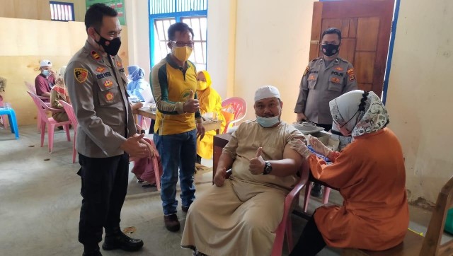 Vaksinasi Covid-19 Puskesmas Rumbia Diikuti Tokoh dan Masyarakat Umum