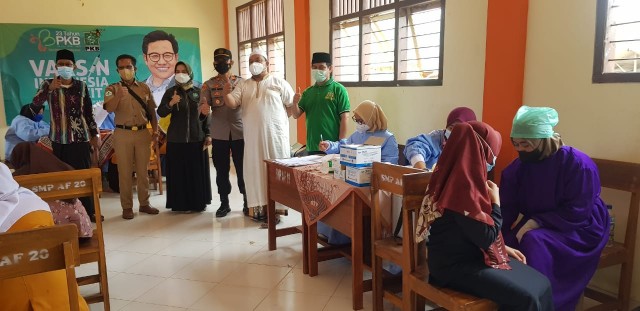 Ratusan Santri Antusias Ikuti Vaksinasi