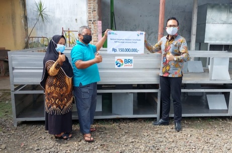 Mendukung Peningkatan Ekonomi Masyarakat, BRI Bandarjaya Bantu Mesin Cassava Dryer dan Press Hidraulic