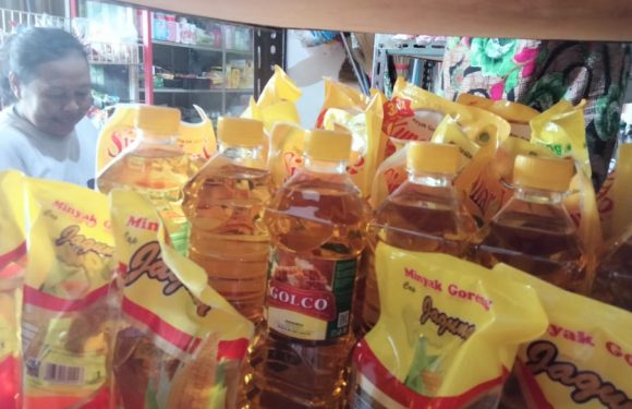 Harga Minyak Minyak Goreng di Pasar Kampung Simpangagung Masih Stabil