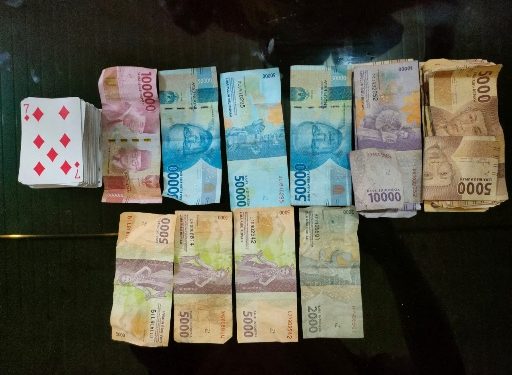 Gegara Main Judi Leng Didepan Warung, Lima Orang Pelaku Ditangkap Polsek Padangratu
