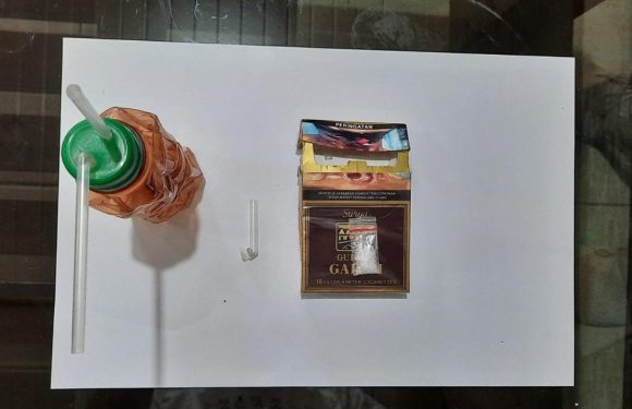 Buang Bungkus Rokok Isi Shabu, saat kepergok Polisi,  Dua orang Pemuda Diamankan Petugas Polsek Padangratu