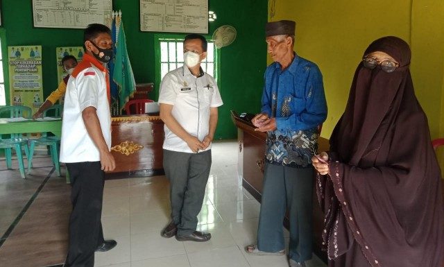Kepala Kampung Purwodadi Salurkan BLT-DD Tahap Pertama