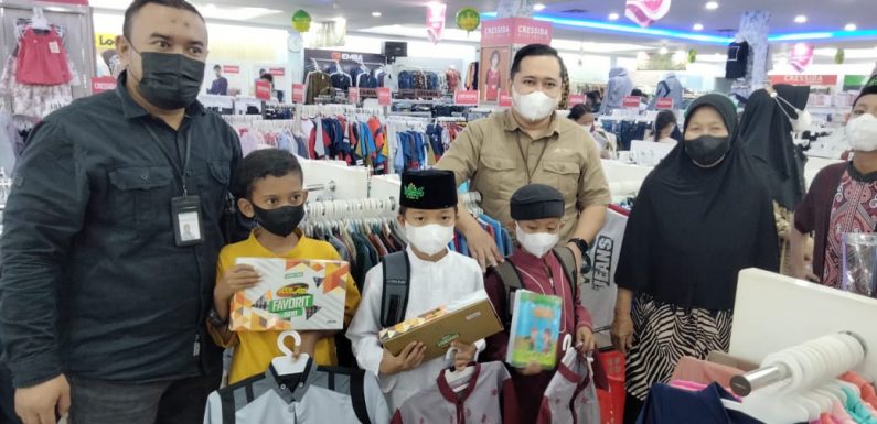 BSI Bandarjaya Ajak 3 Anak Yatim Belanja Keperluan Ramadan dan Idulfitri