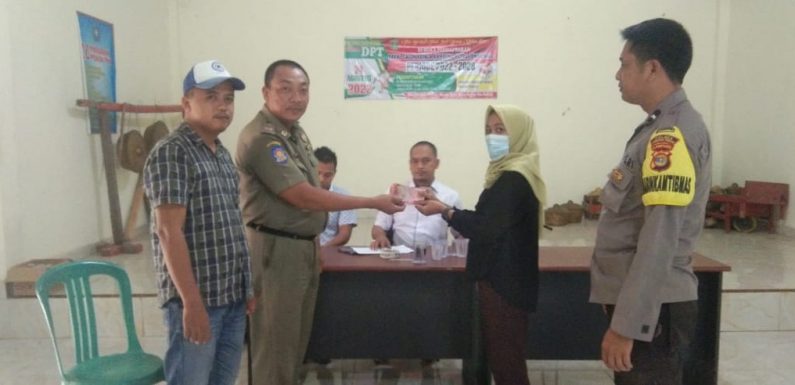 Cair, 112 KPM di Kampung Putralempuyang Terima BLT Tahap II