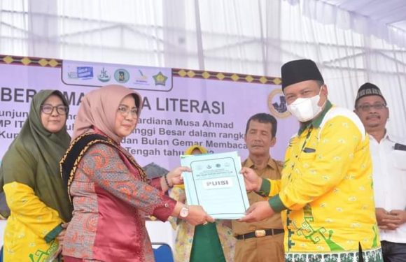 Bulan Gemar Membaca, Bunda Literasi Lamteng Mardiana Musa Ahmad Kunjungi SMP IT Bustanul Ulum