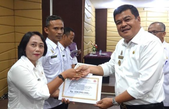 Bupati Musa Ahmad Serahkan Bantuan Rp3,3 M untuk Pemulihan Fasum Terdampak Bencana