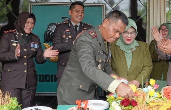 Kapolres Lamteng Hadiri Peringatan HUT TNI di Kodim 0411/KM