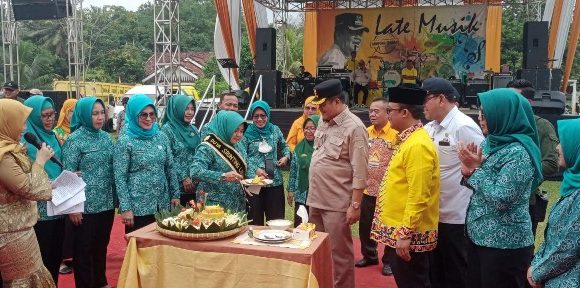 Bunga Kampung Usai, Bupati Musa Minta  Camat Lanjutkan Program Ngantor di Dusun