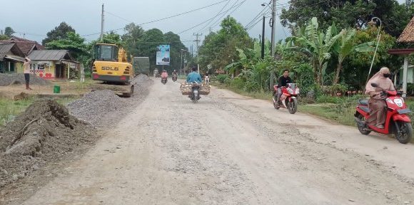 “Terima Kasih Pak Bupati, Jalan Kami Diperbaiki”