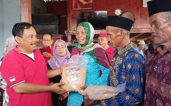 Ketua DPRD Lamteng, Sumarsono Bagikan Bibit Padi MSP Gratis untuk 500 Haktare Lahan