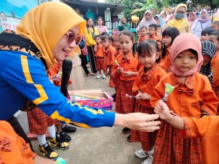 Bunda Paud Seputihagung Galakkan Literasi dengan Ajak Anak di TK LPMK Simpangagung Gemar Membaca